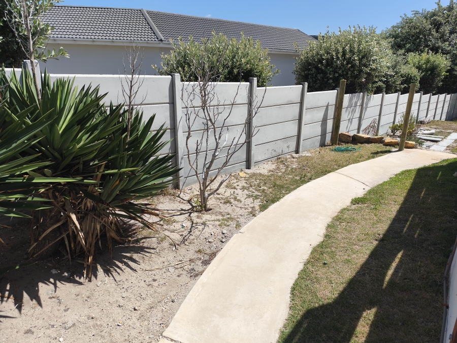 4 Bedroom Property for Sale in De Kelders Western Cape
